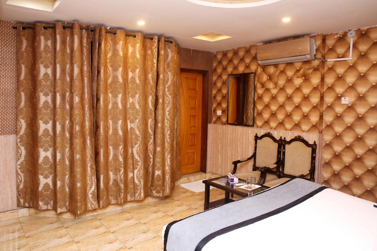 Premier Inn Mall Lahore Exterior photo